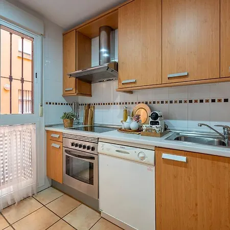 Beautiful 2br With Terrace, Garden & Pool *