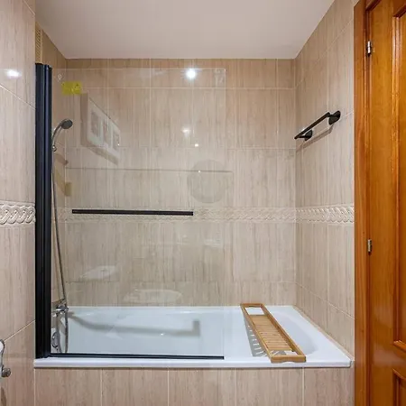 Beautiful 2br With Terrace, Garden & Pool Apartment *