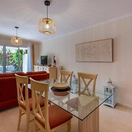 Apartment Beautiful 2br With Terrace, Garden & Pool *