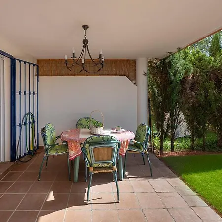 Beautiful 2br With Terrace, Garden & Pool *