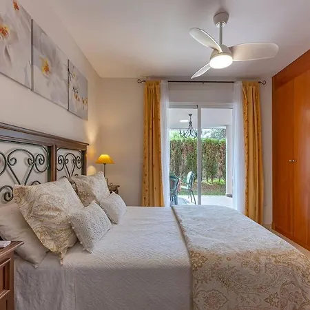 Apartment Beautiful 2br With Terrace, Garden & Pool *