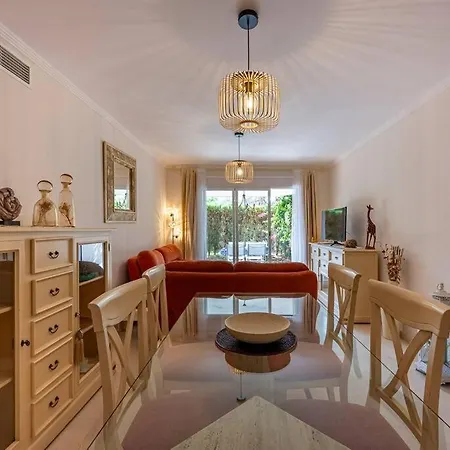 Apartment Beautiful 2br With Terrace, Garden & Pool Marbella