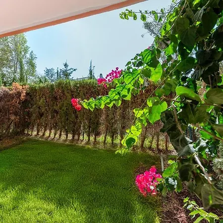 Beautiful 2br With Terrace, Garden & Pool Marbella