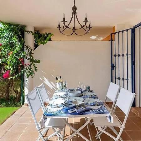 Beautiful 2br With Terrace, Garden & Pool Apartment