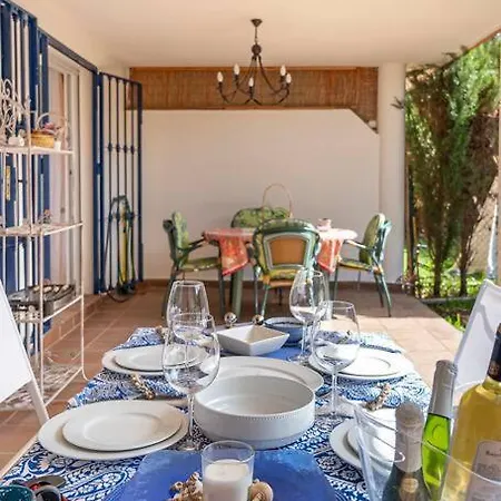 Apartment Beautiful 2br With Terrace, Garden & Pool