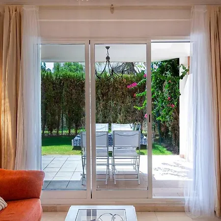 Apartment Beautiful 2br With Terrace, Garden & Pool *