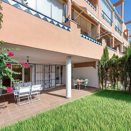 Beautiful 2br With Terrace, Garden & Pool Apartment