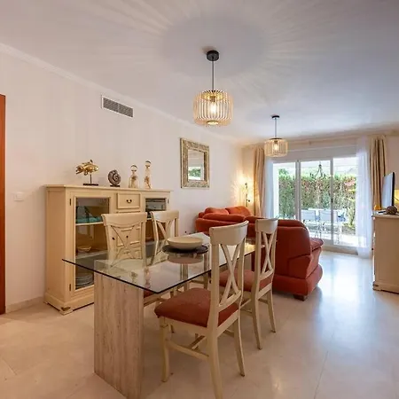 Beautiful 2br With Terrace, Garden & Pool Apartment *