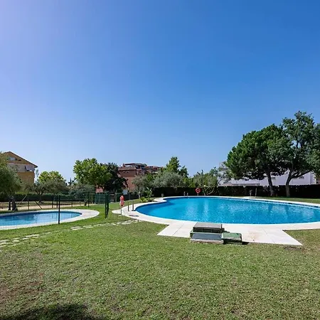 Apartment Beautiful 2br With Terrace, Garden & Pool