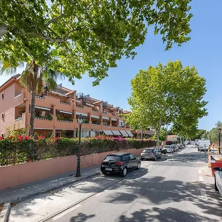 Beautiful 2br With Terrace, Garden & Pool Apartment