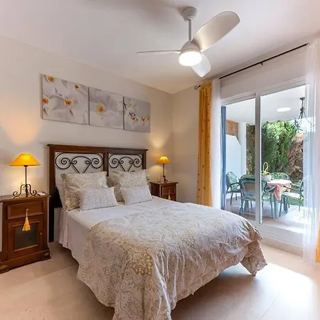 Apartment Beautiful 2br With Terrace, Garden & Pool