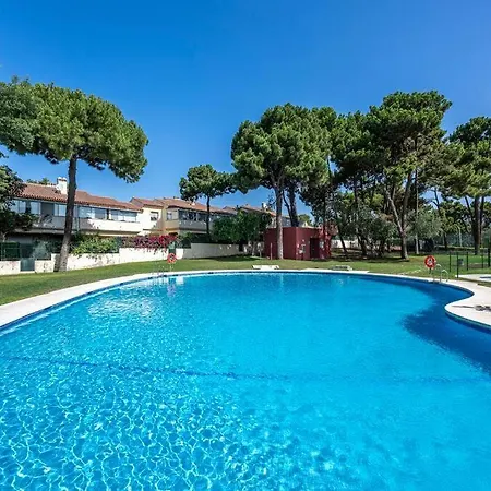 Apartment Beautiful 2br With Terrace, Garden & Pool