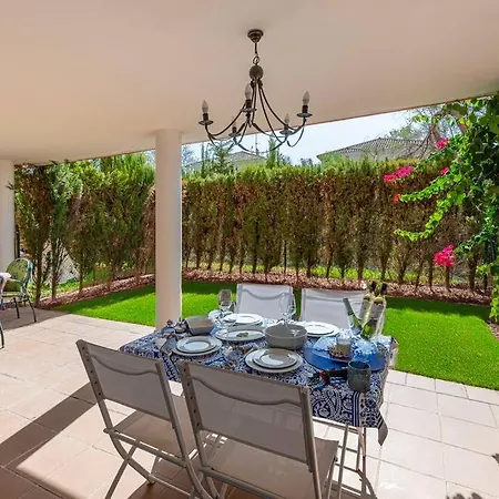 Beautiful 2br With Terrace, Garden & Pool *
