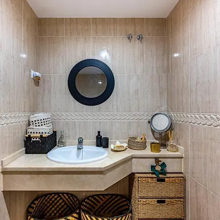 Beautiful 2br With Terrace, Garden & Pool Apartment
