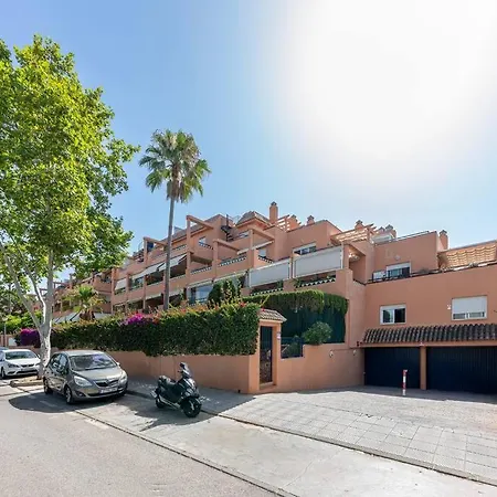 Beautiful 2br With Terrace, Garden & Pool *